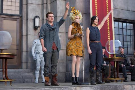 The Hunger Games - Catching Fire - Josh Hutcherson, Elizabeth Banks, Jennifer Lawrence