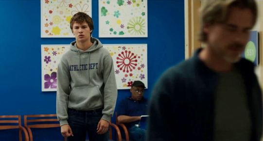 The Fault in Our Stars - Ansel Elgort, Sam Trammell (foreground)