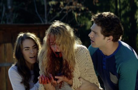Cabin Fever (2016) - Nadine Crocker, Gage Golightly, Samuel Davis